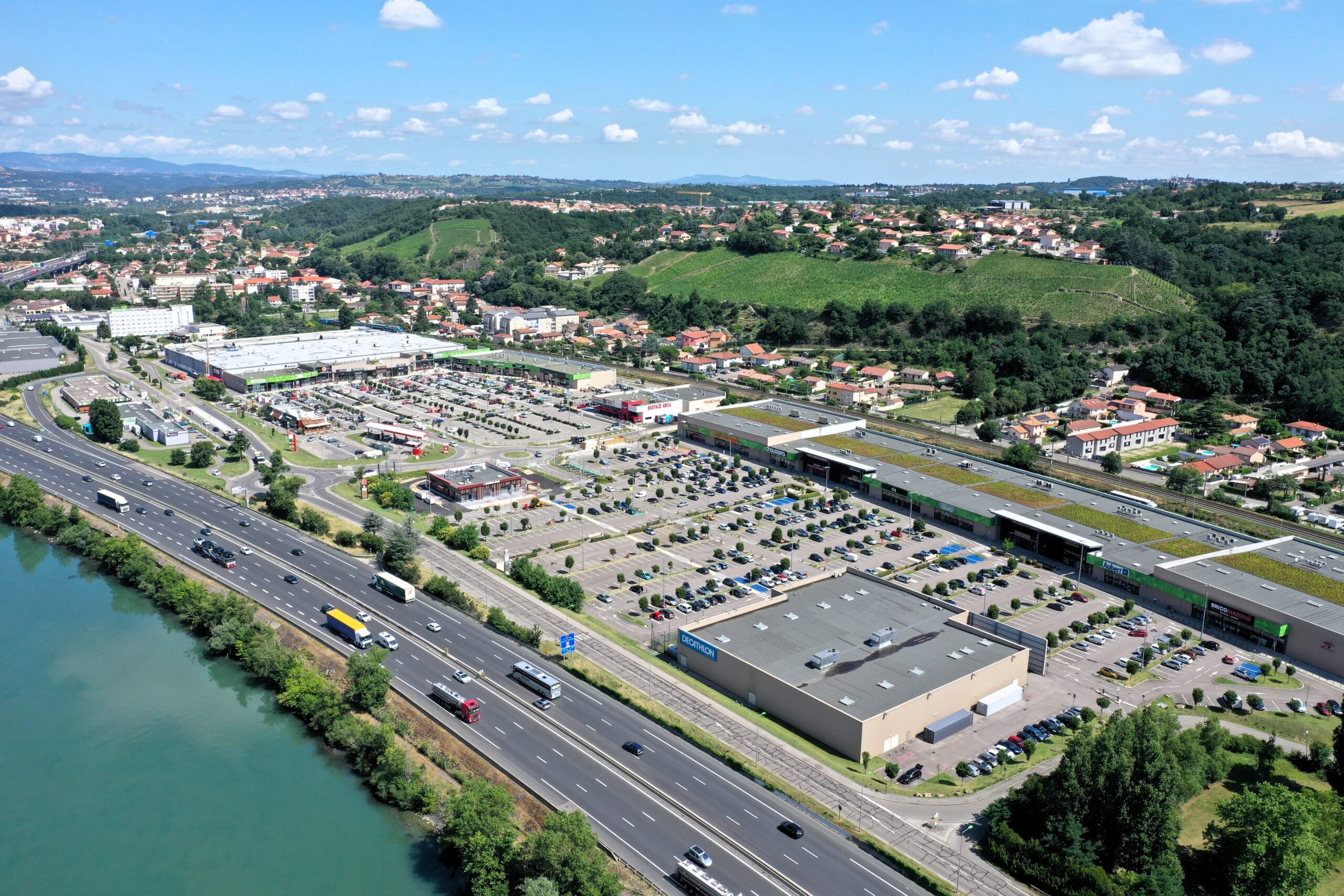 Une revalorisation réussie du retail park Chasse Sud menée par TwentyTwo Real Estate